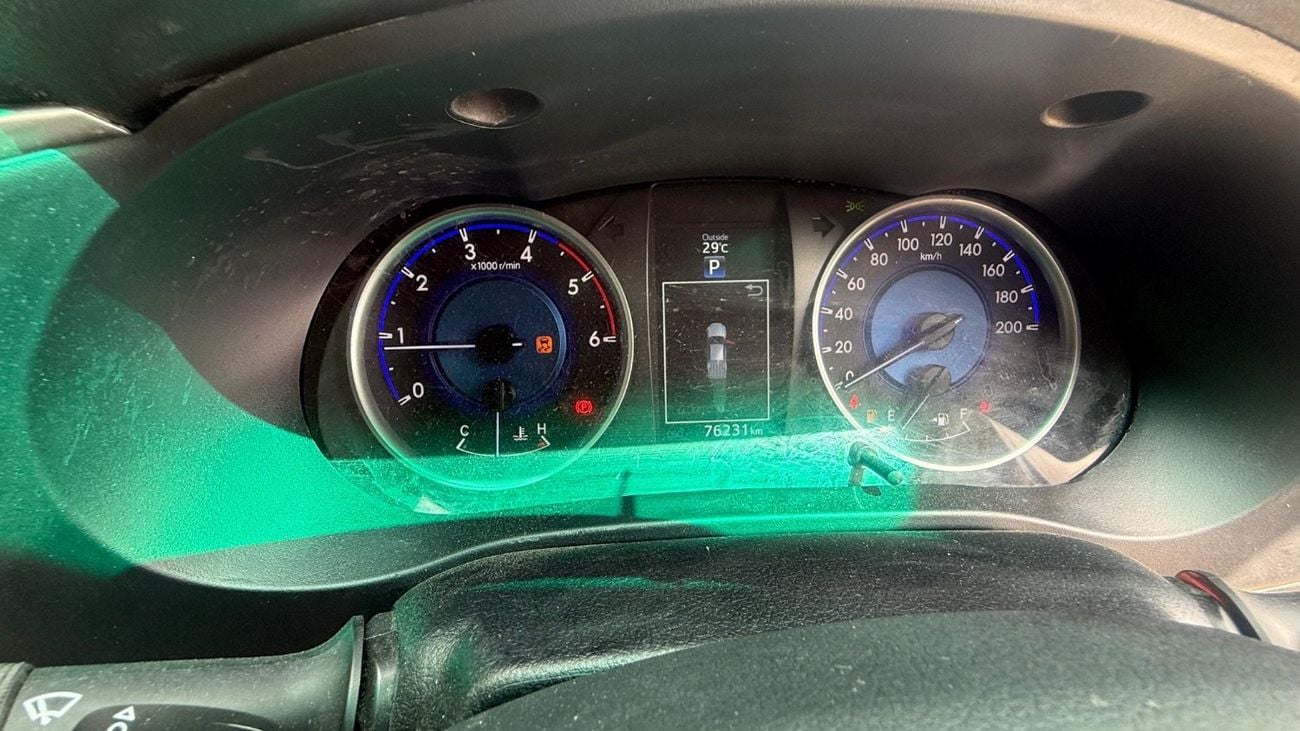 تويوتا هيلوكس SR5