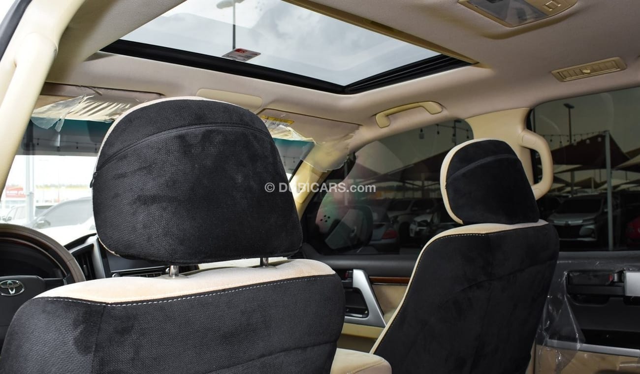 Toyota Land Cruiser GXR V8