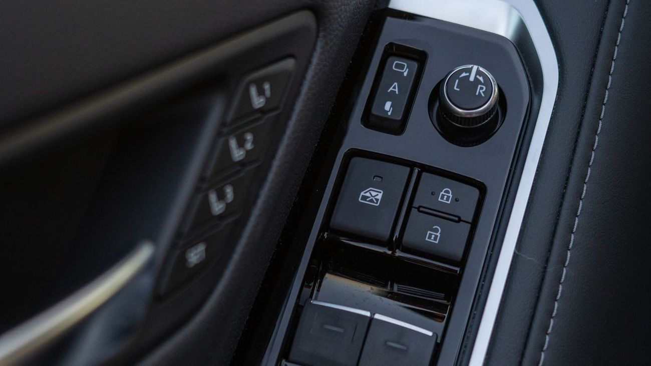 Toyota Land Cruiser VXR V6 3.3L Diesel 2025YM