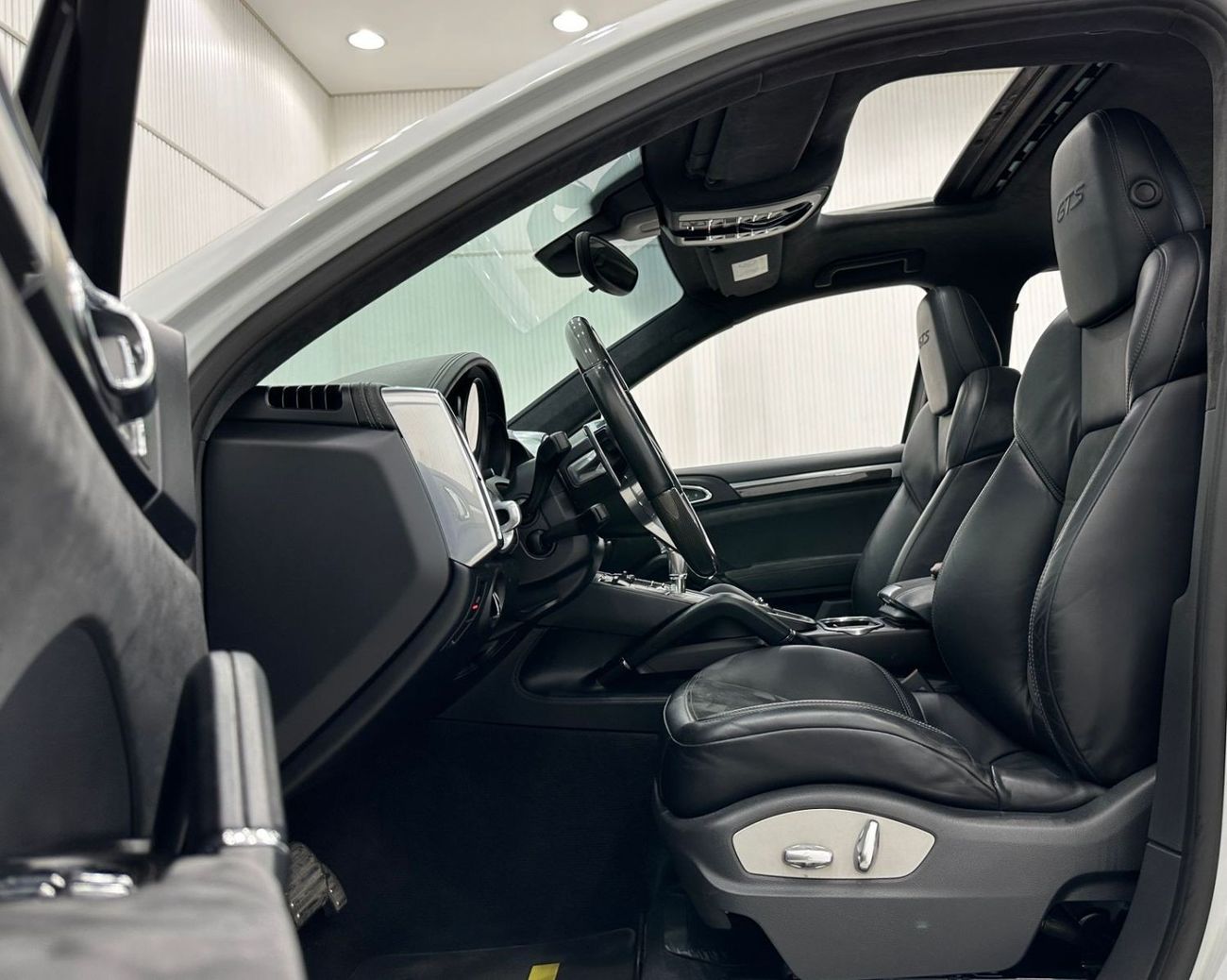 Porsche Cayenne 2016 Porsche Cayenne GTS, One Year Unlimited KM Warranty, Agency Service History, GCC