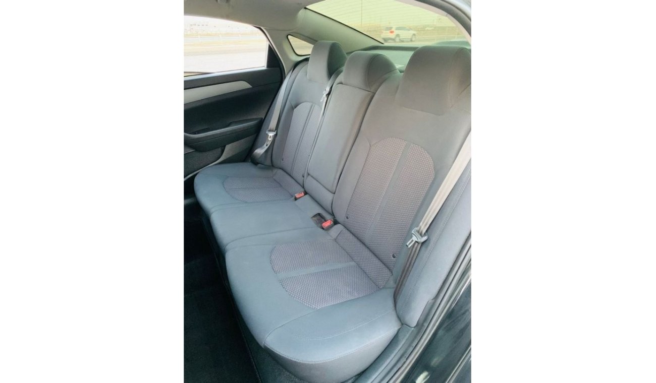 Hyundai Sonata Std Std Std Hyundai Sonata SE 2009 model in very good condition, you don't need expenses, ready to r