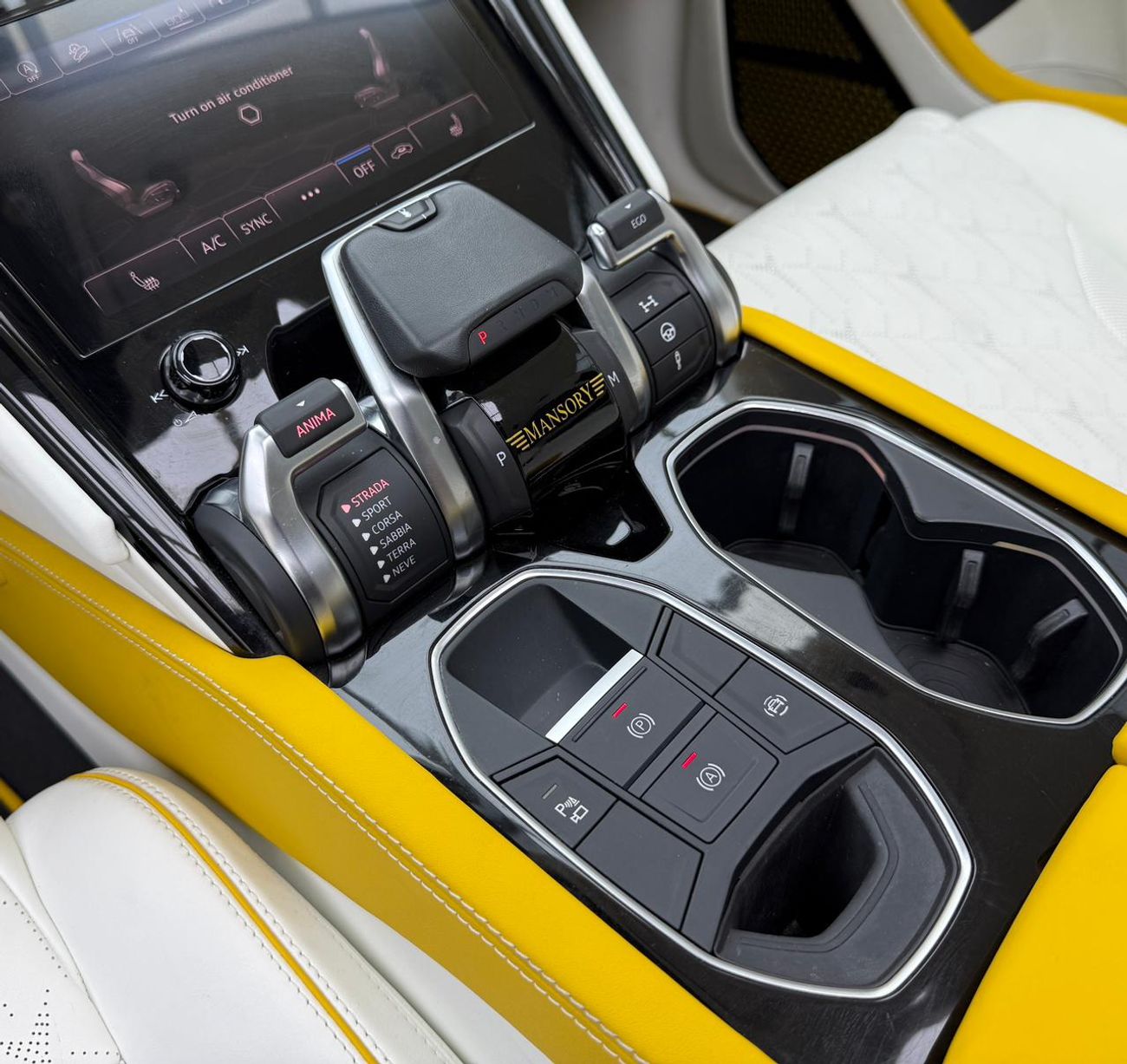 لامبورغيني اوروس STD 4.0T V8 2020 Lamborghini Urus Mansory Kit ,Warranty ,Service History ,Excellent Condition ,CANAD