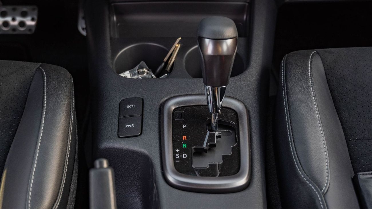 تويوتا هيلوكس 2024 Toyota Hilux GR-Sport 4.0L AT Petrol (White)