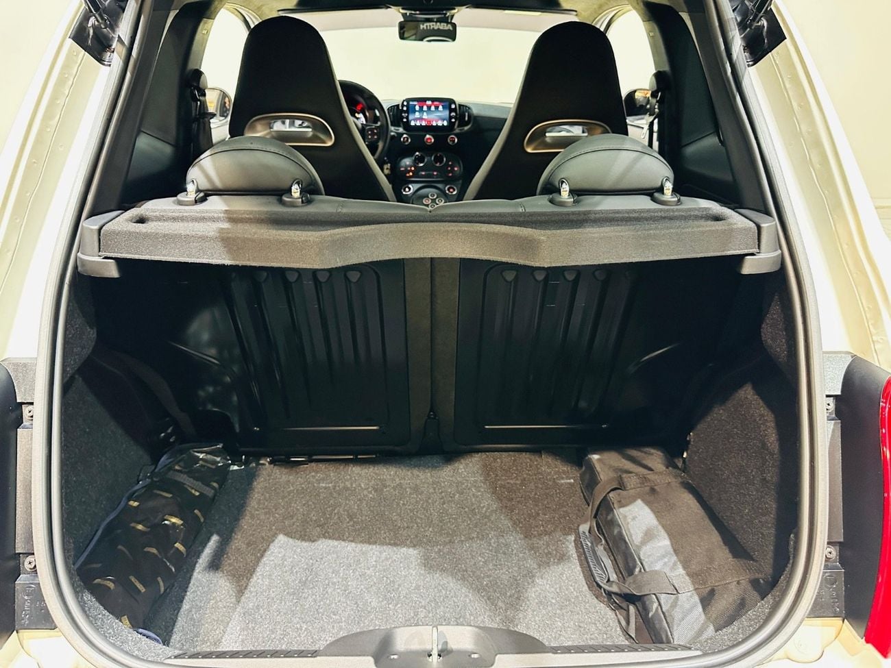 أبارث 695 Turismo