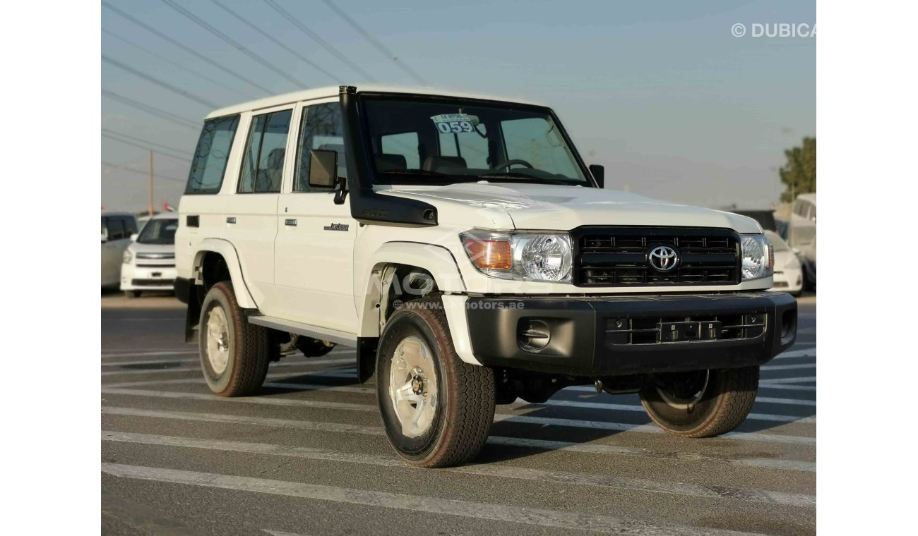 تويوتا لاند كروزر هارد توب 4.2L Diesel, 16" Alloy Rims, Key Start, 4WD Gear Box, Xenon Headlights, CODE - HTLX76