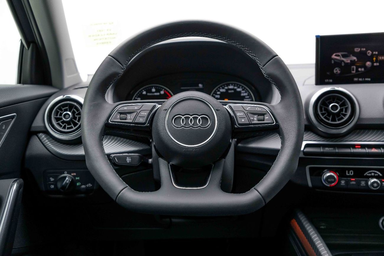 Audi Q2 Fashion 1.5L - Black Inside Black
