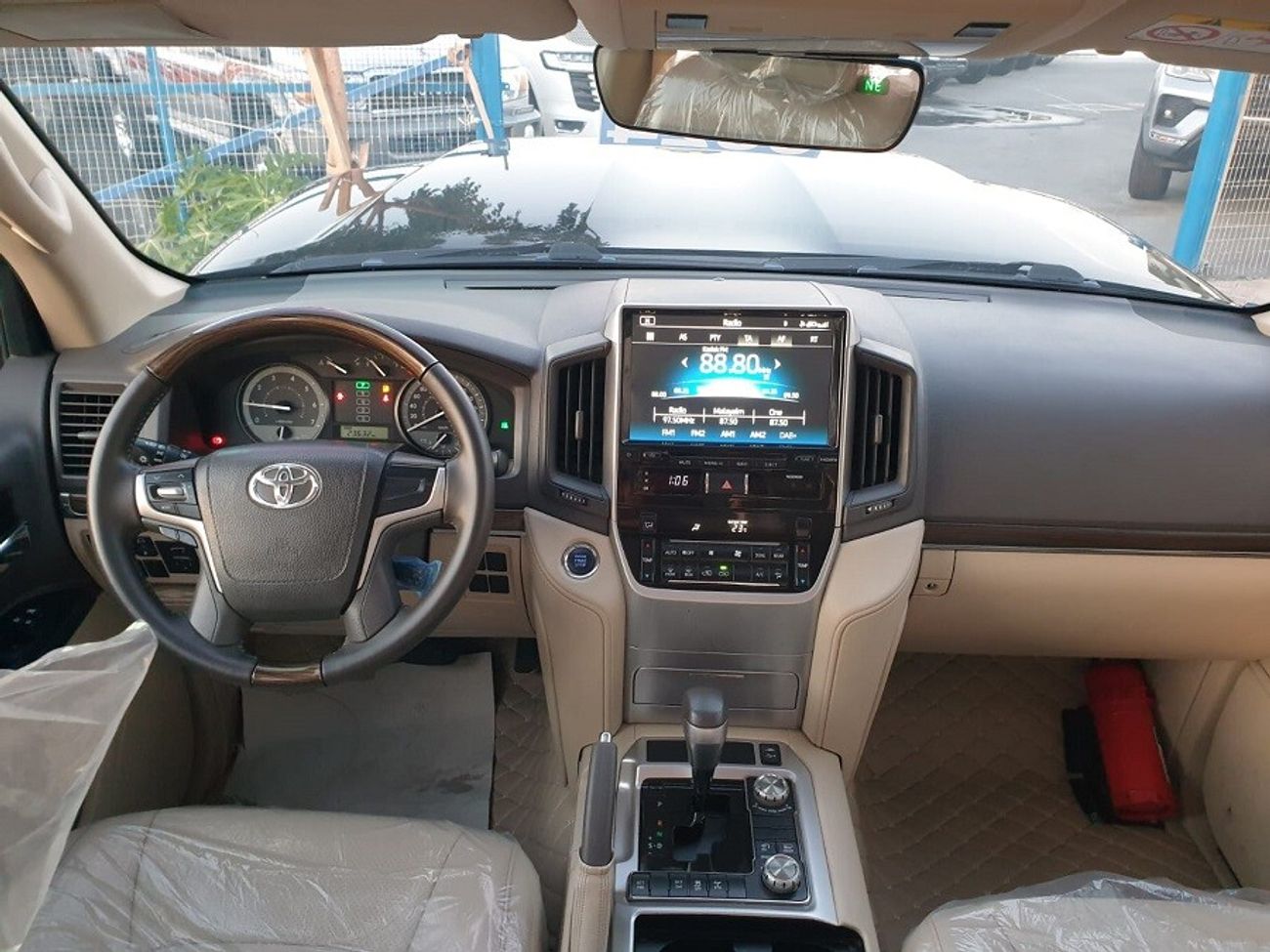 Toyota Land Cruiser GXR - V8 - PETROL (FULL OPTION)