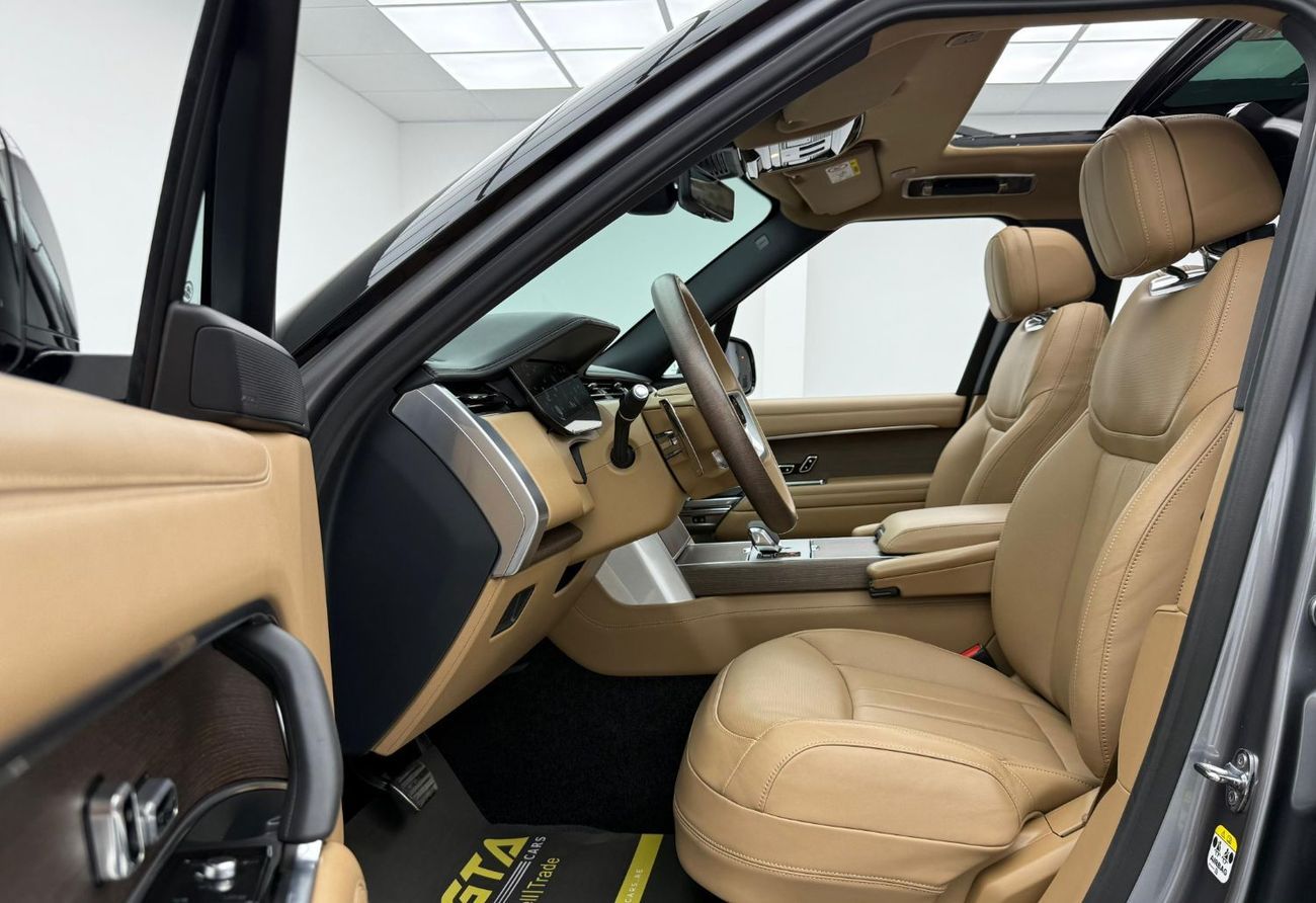 لاند روفر رينج روفر  2024 Range Rover Vogue HSE, 2029 RR Warranty + Service Pack, Very Low Km, Fully Loaded, GCC