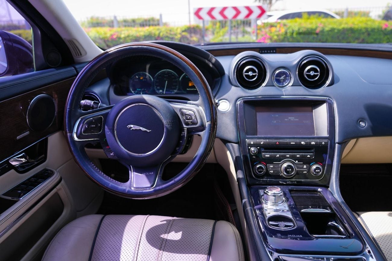 جاكوار XJ L 2011 PORTFOLIO!! 5.0 V8 HSE!! KOREAN SPECS