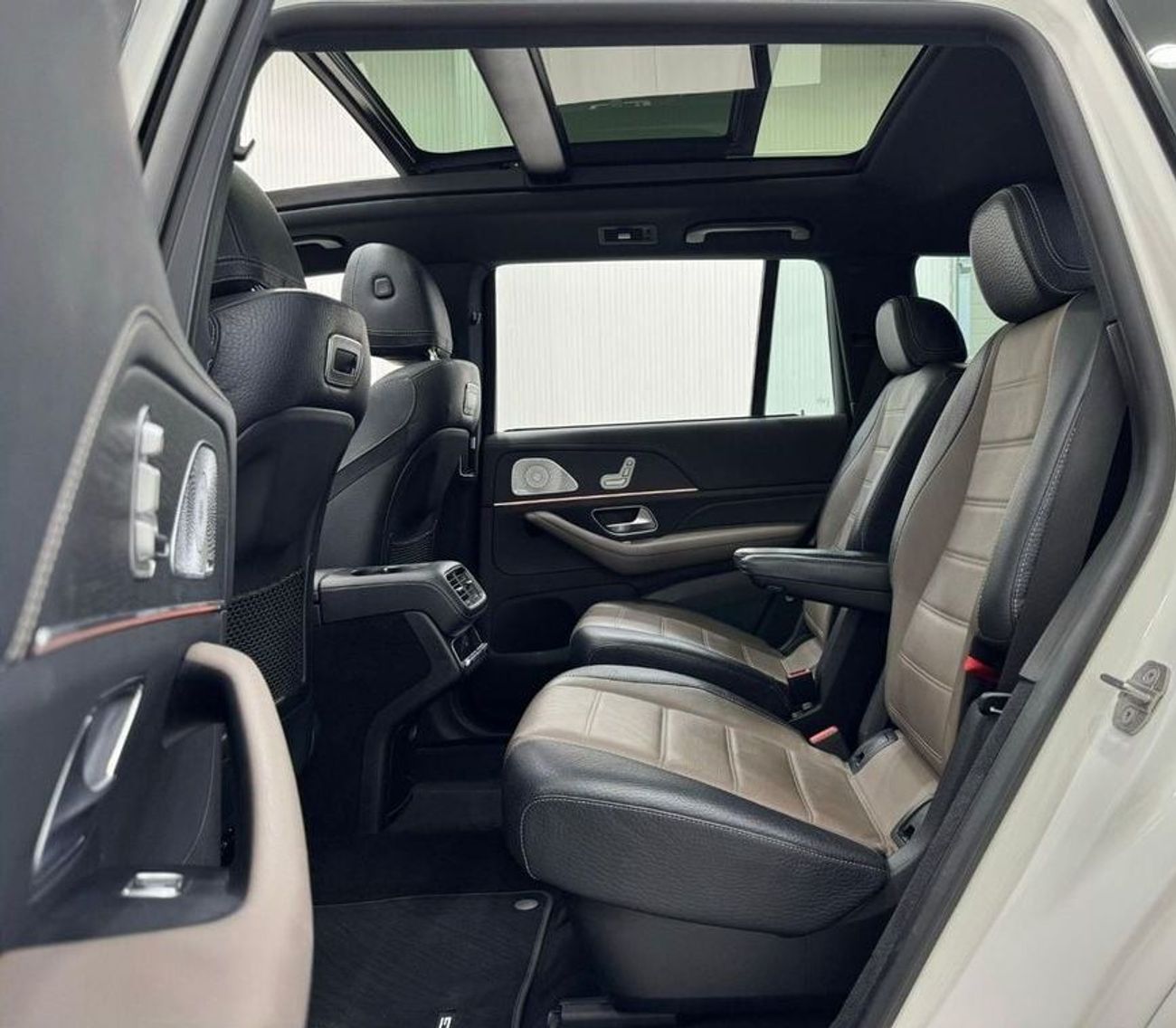 مرسيدس بنز GLS 450 AMG 4MATIC 2019 Mercedes Benz GLS450 AMG 4MATIC, Warranty, Full Mercedes Service History, Full Optio