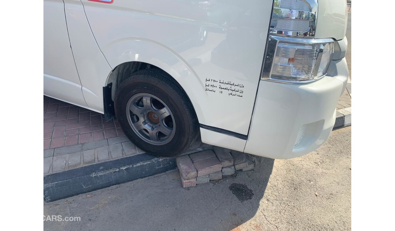 Toyota Hiace mid roof  petrol