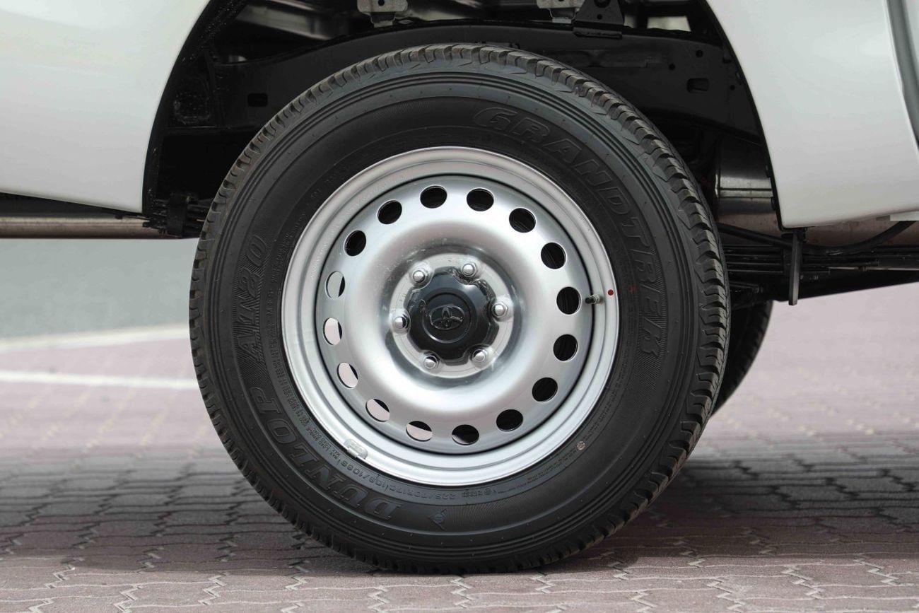 تويوتا هيلوكس 2025 TOYOTA HILUX LOW 2.4 - PLATINUM WHITE PEARL inside BLACK | Export Only