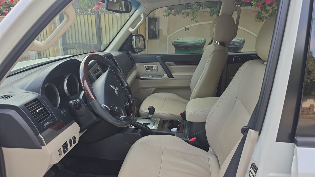 ميتسوبيشي باجيرو GLS Highline 3.8L (236 HP)