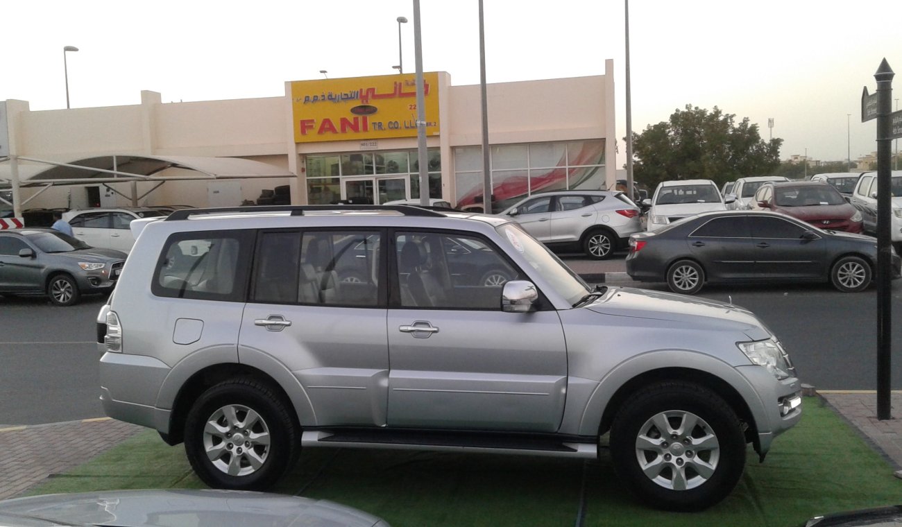 Mitsubishi Pajero MITSUPISH PAJERO 2016 SILVER V6 GCC PANORAMA NO PIANT NO ACCIDENT KHALIGE Full option