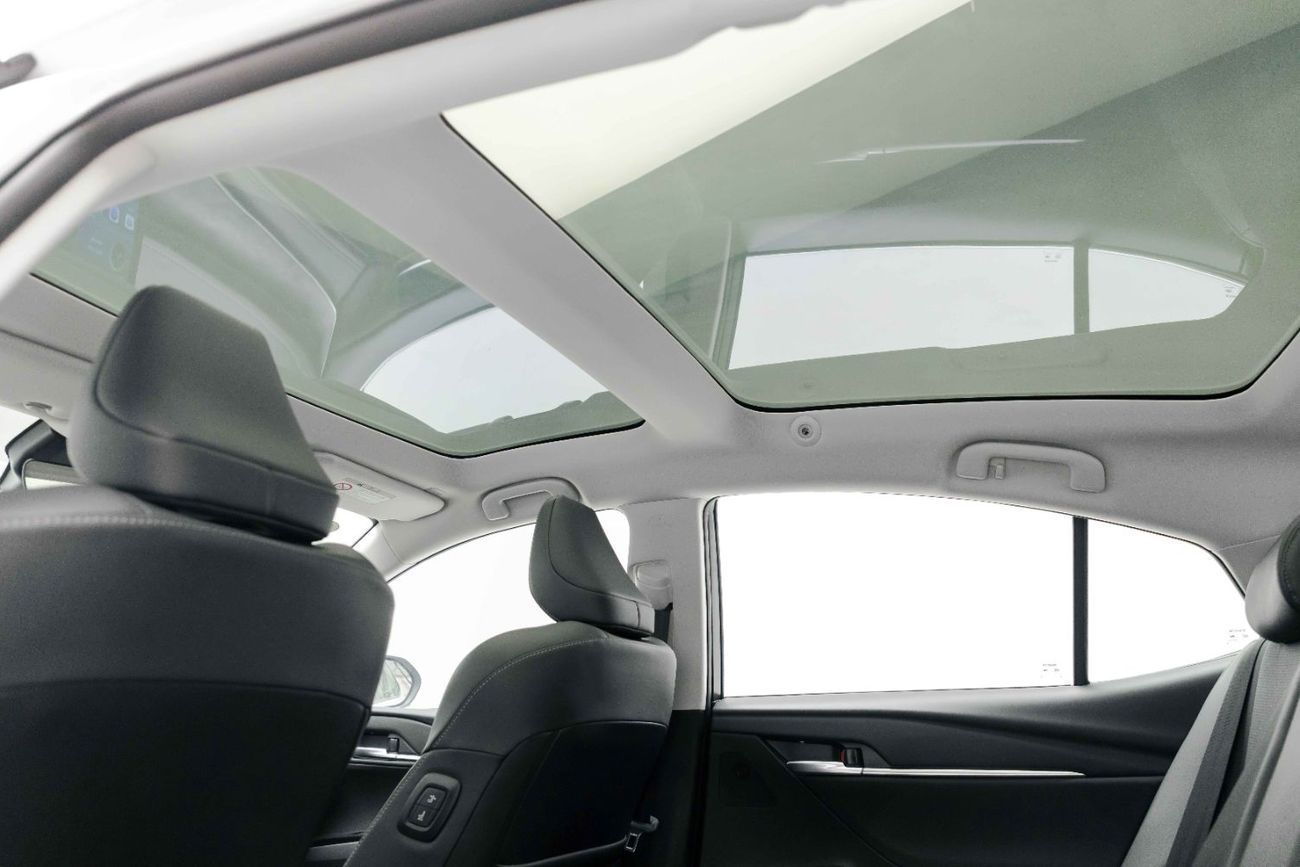 تويوتا كامري Premium 2.5L - Hybrid - White Inside Black | Export Only