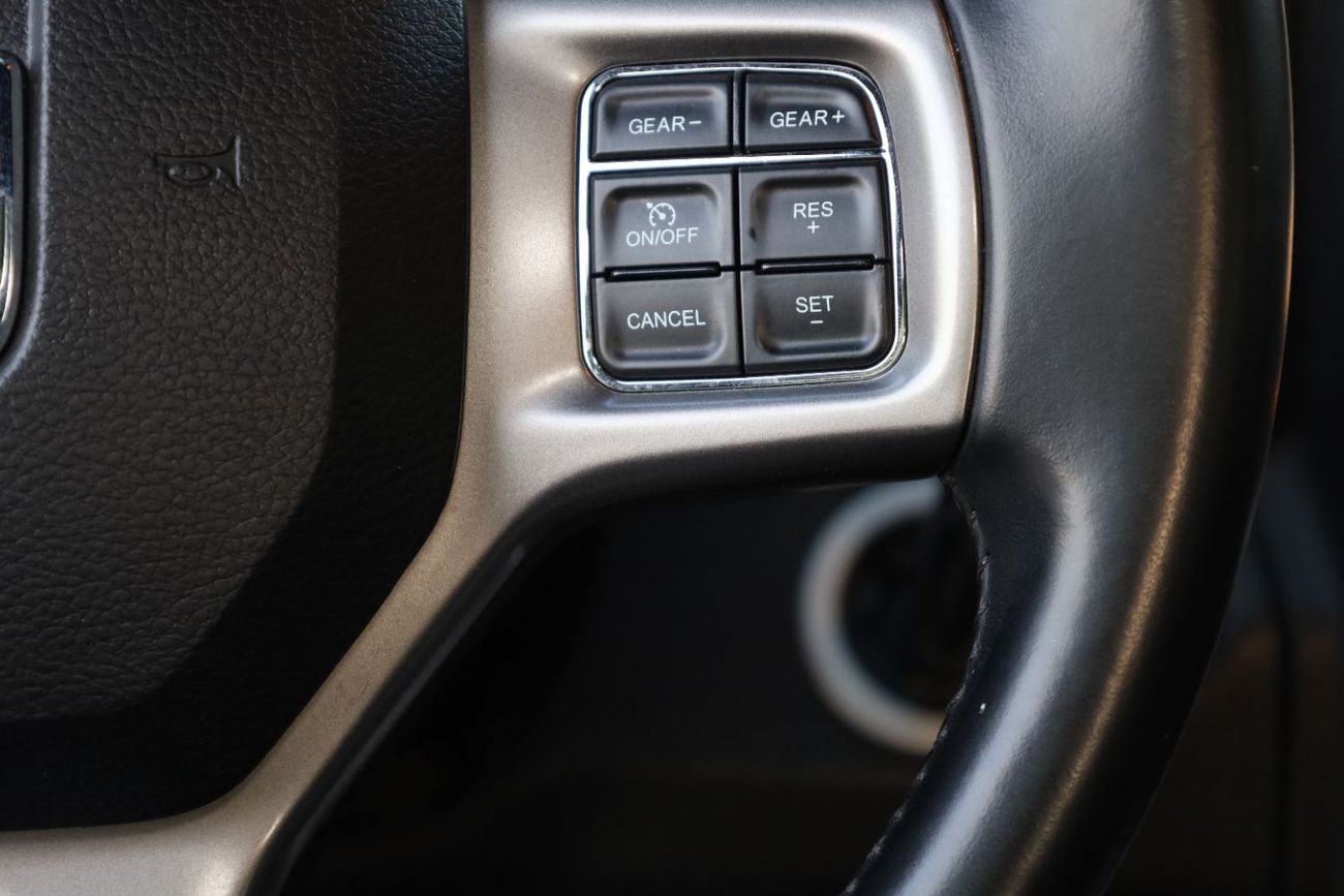 RAM 1500 Classic 5.7L Crew Cab Utility (5 Seater)