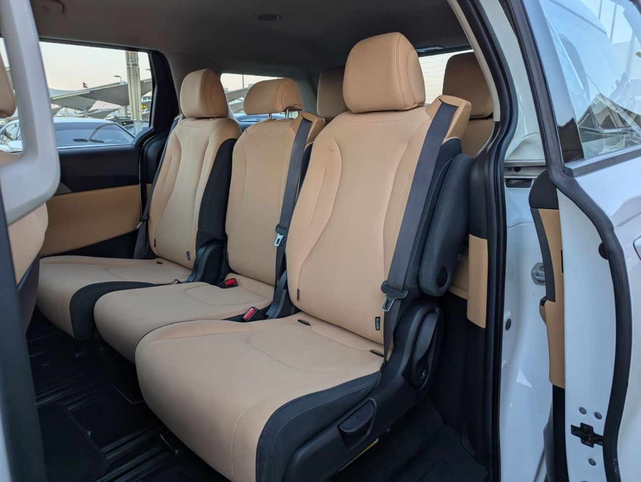 Kia Carnival GDI L 3.5L Kia Carnival 2021 GCC 6 cylinder engine 3.5L clean car without accident without paint ava