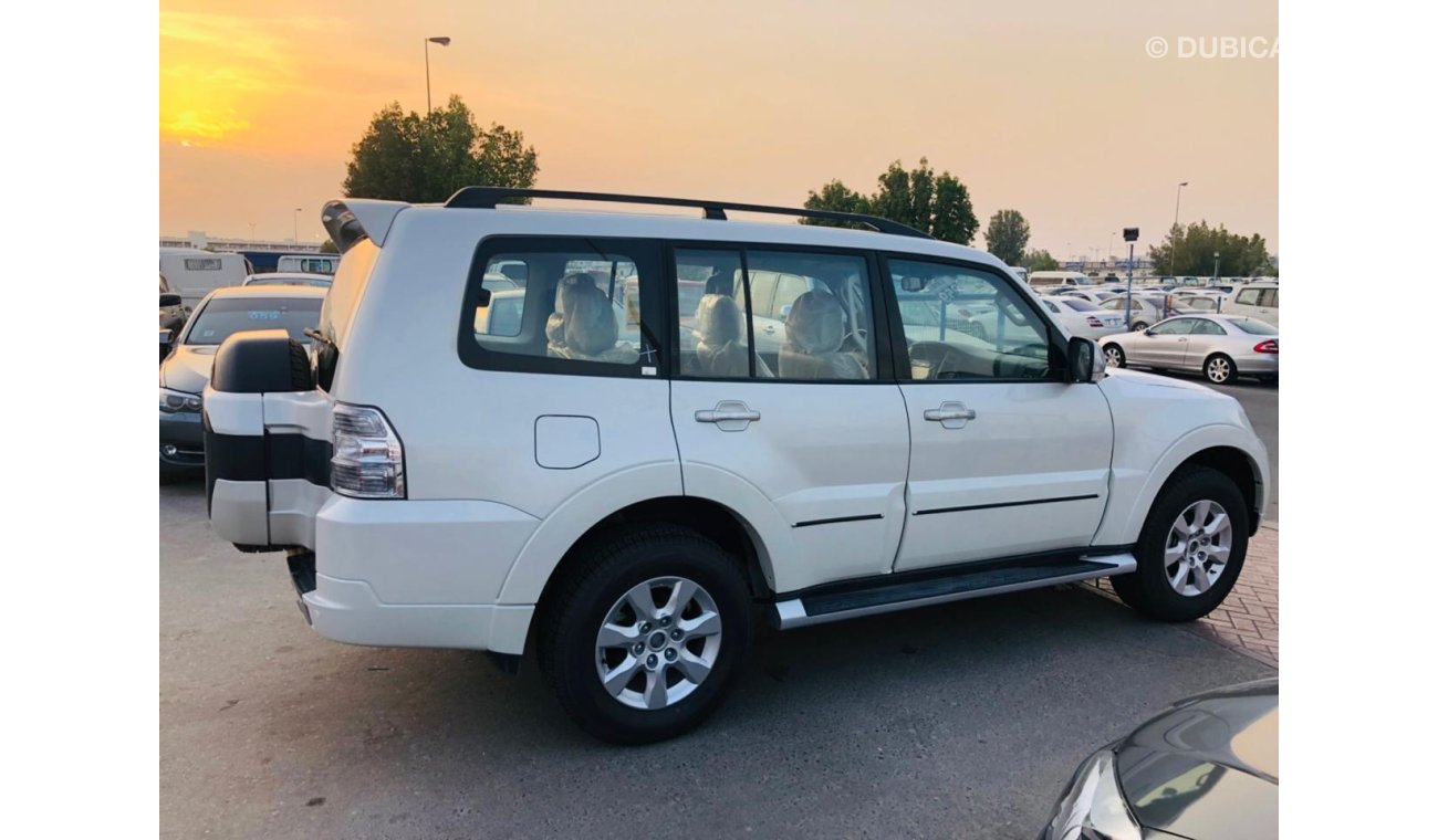 ميتسوبيشي باجيرو FULL OPTION 3.0L - EXCLUSIVE PRICE - SUNROOF