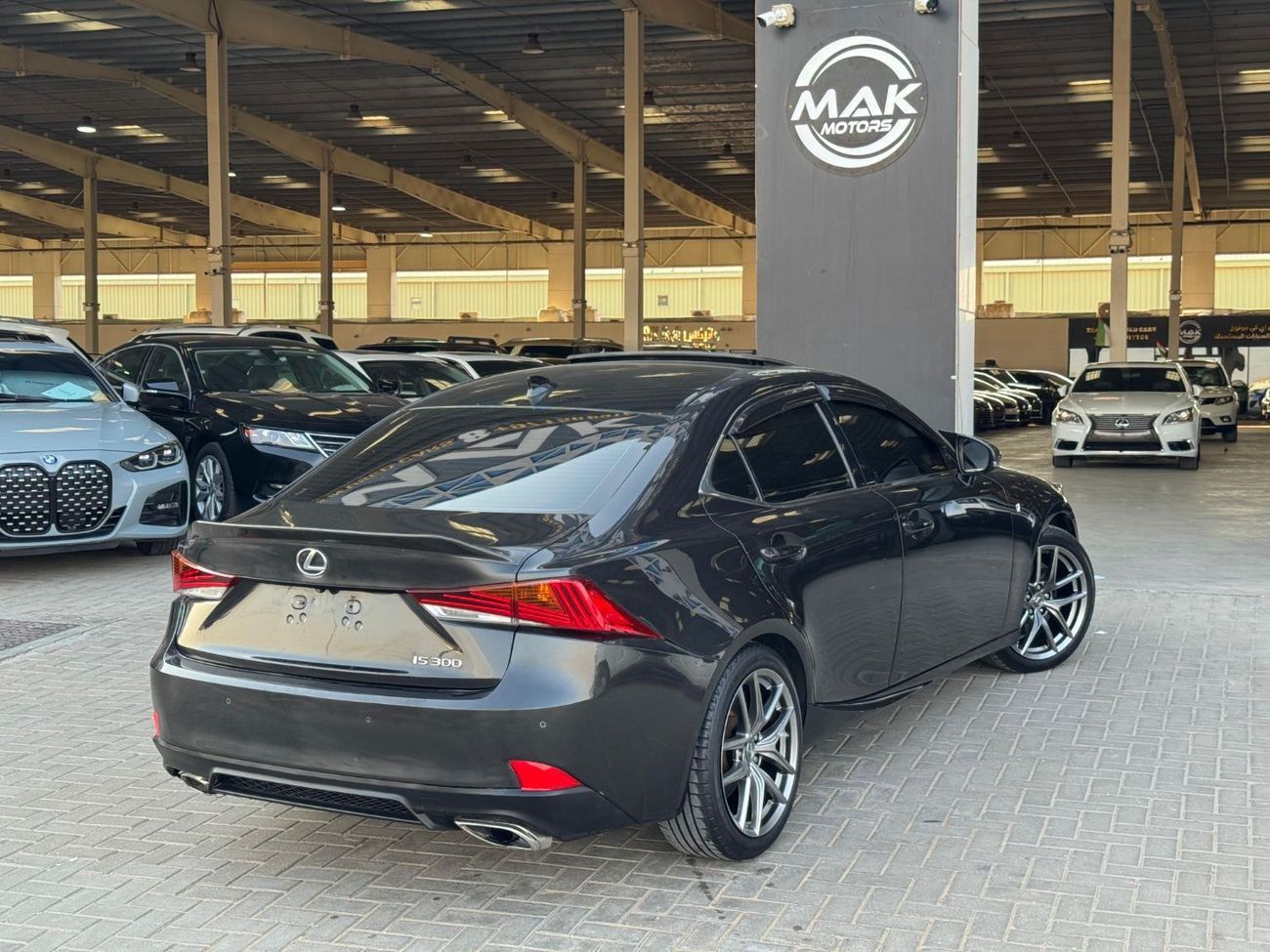 لكزس IS 350 محرك V6 سعة 3.5 لتر / طقم F-SPORT / استهلاك منخفض للموارد / رادار / قراءة المسار / مقاعد تبريد وتدفئ
