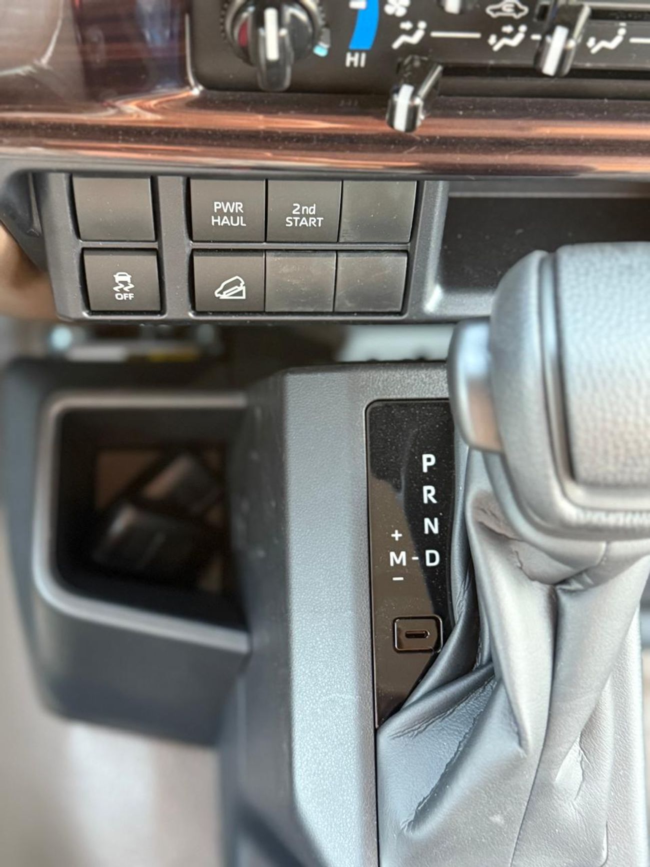 Toyota Land Cruiser Pick Up TOYOTA LC79 Diesel 2.8L Double Cabin A/T Diff-Lock 2025 MODEL