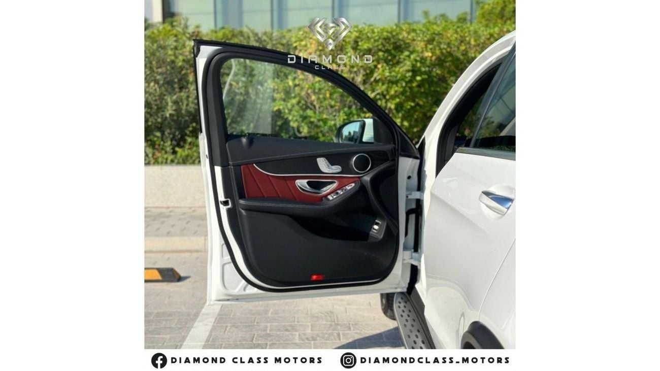 Mercedes-Benz GLC 200 Premium Mercedes GLC 200 Coupe  AMG line - 2.0T 4Matic  Sunroof  2022 GCC  Service Contract Under Me