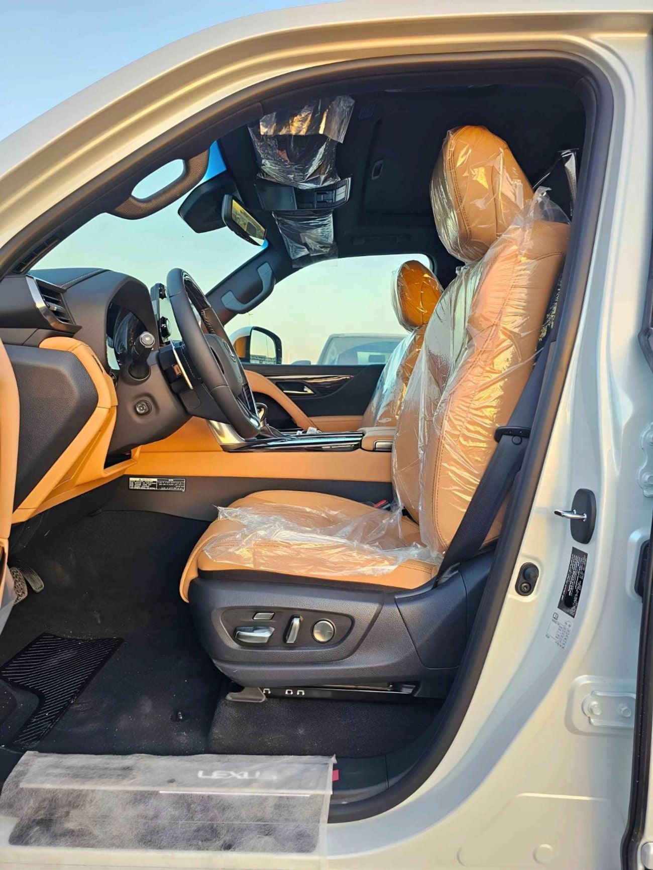 لكزس LX 500 LX500D TURBO SPORTS /3.3L V6 DIESEL /POWER SEATS & 360*CAM / SUNROOF / FULL OPTION (CODE # 69060)