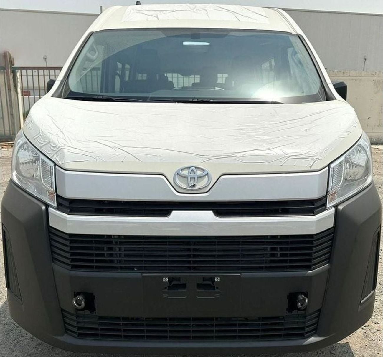 تويوتا هاياس GL TOYOTA HIACE 3.5 PASSENGER MANUAL TRANSMISSION 2025 MODEL