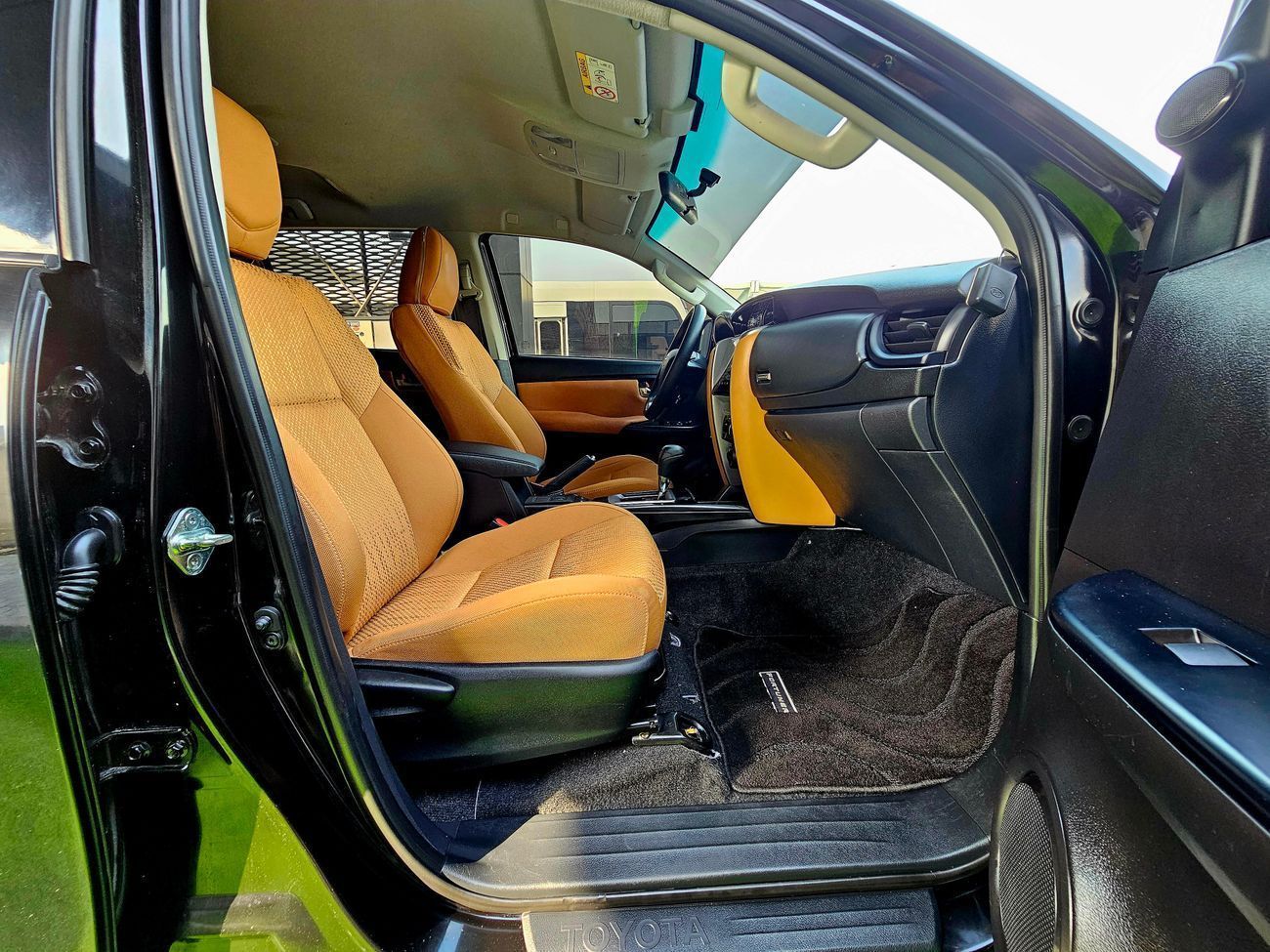 تويوتا فورتونر EXR 2023 / V4 2.7L / 4WD / GCC / EXPORT ONLY