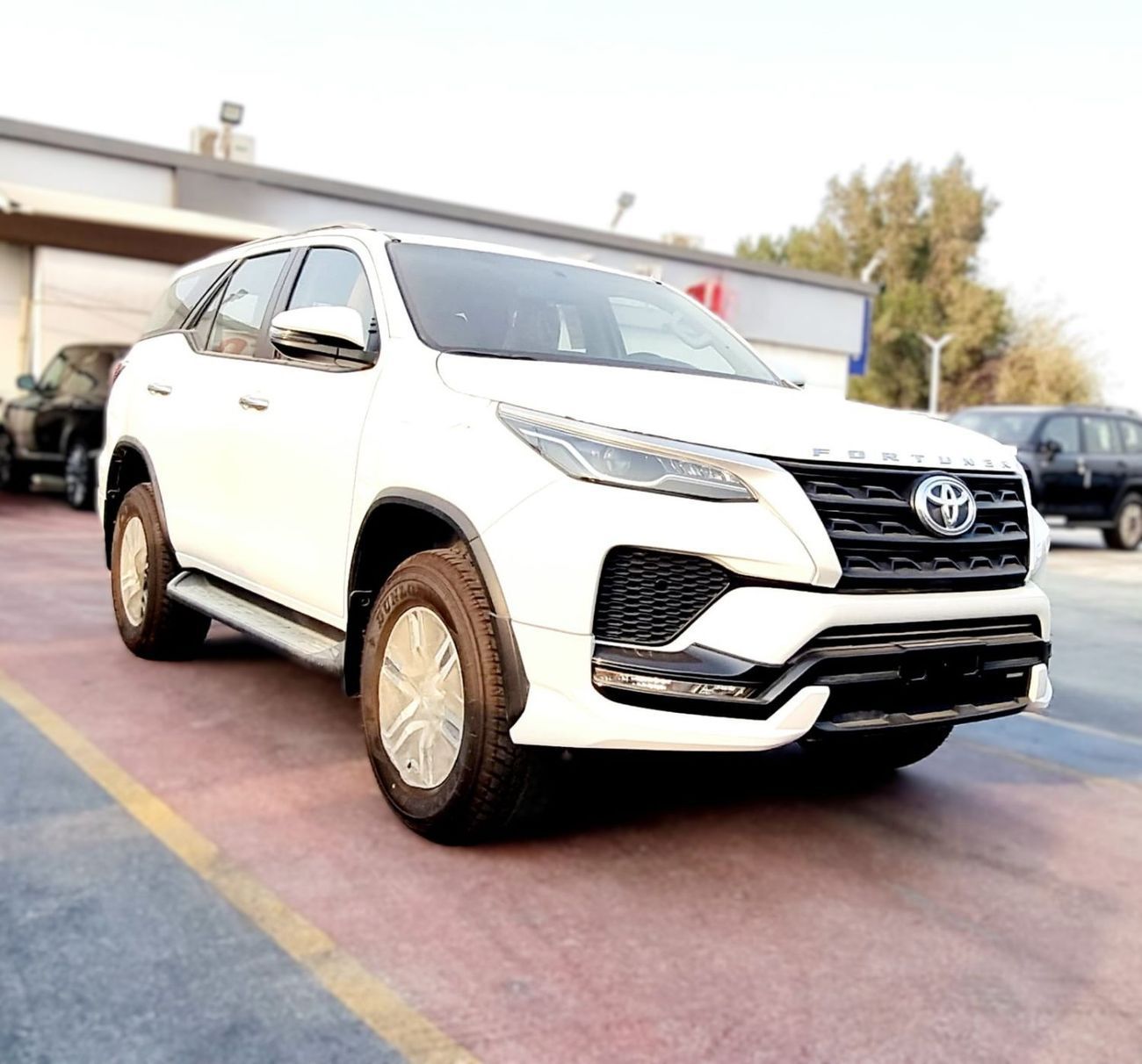 Toyota Fortuner TOYOTA FORTUNER 2.7L PETROL GR-KIT LEATHER SEATS POWER SEATS FULL OPTION MY 2025