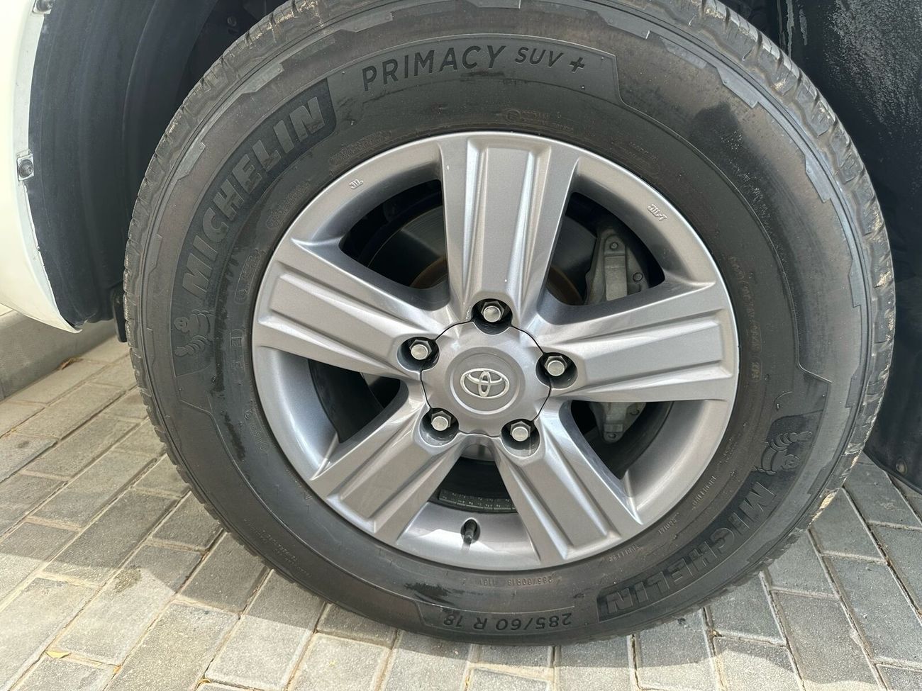 Toyota Land Cruiser VXR 5.7L AWD