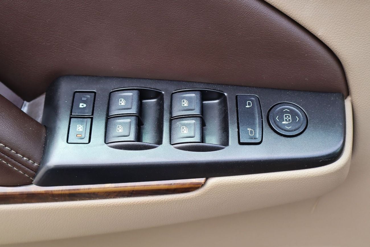 Chevrolet Suburban LT 5.3L 4WD