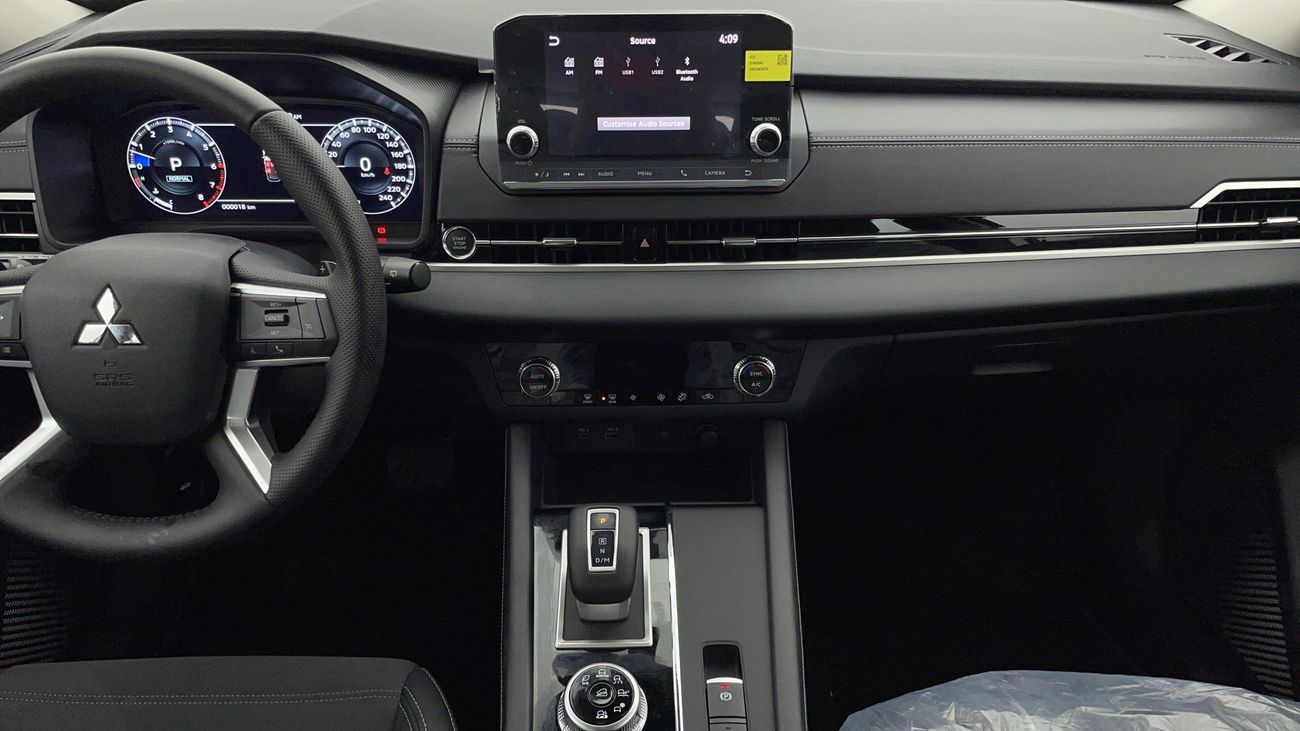 ميتسوبيشي آوتلاندر H/L SYNTHETIC LEATHER SEATS WITH SUNROOF 2.5 | بدون دفعة مقدمة | اختبار القيادة في المنزل