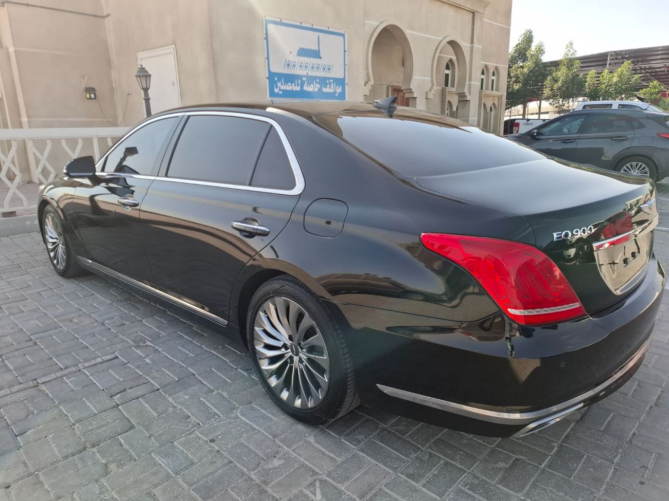 Genesis G90 Royal 5.0L (410 HP)