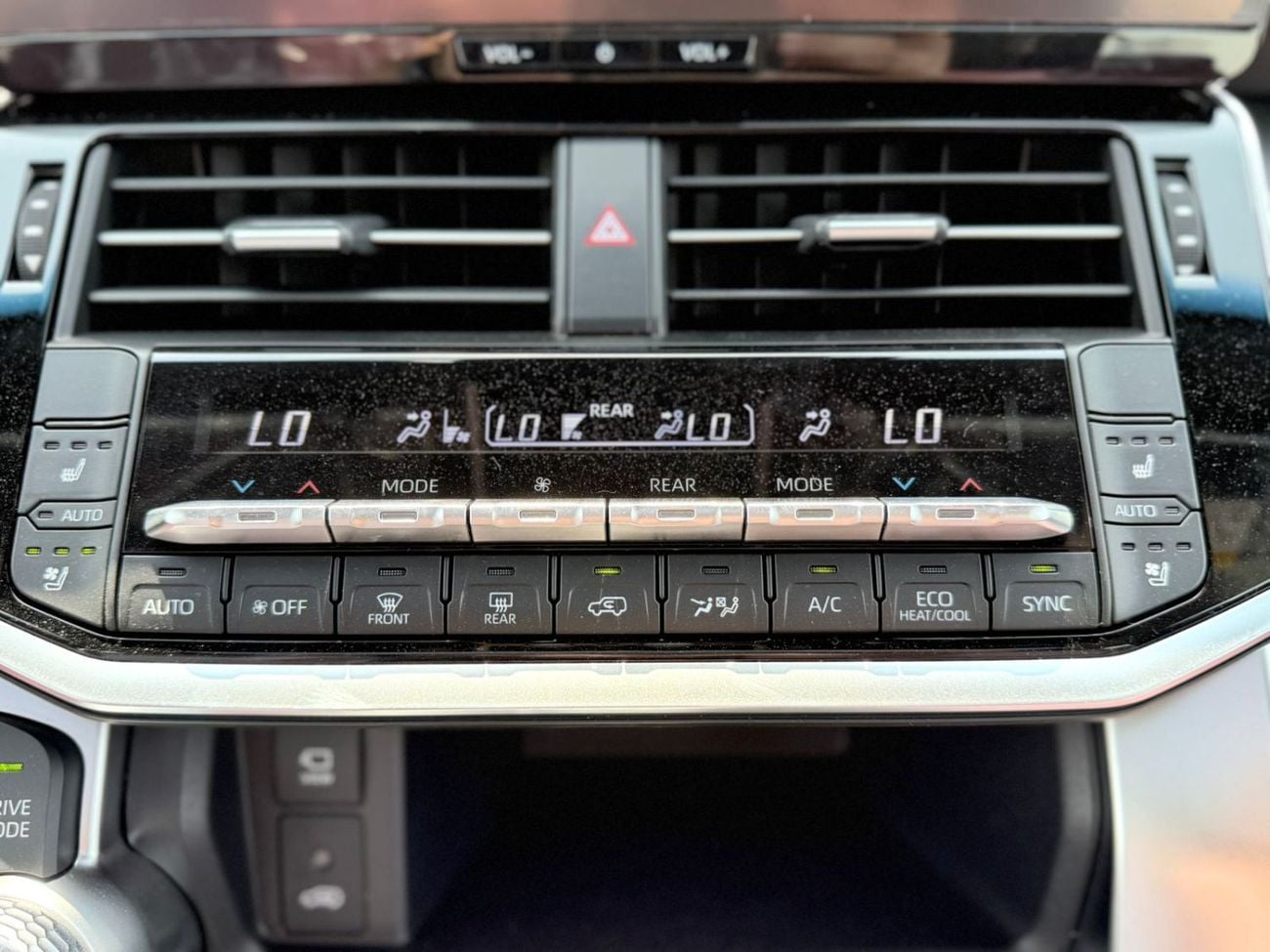 Toyota Land Cruiser LAND CRUISER VXR . A/T . Petrol 3.5L Twin Turbo 4x4 . 7 Seats 2026 Model