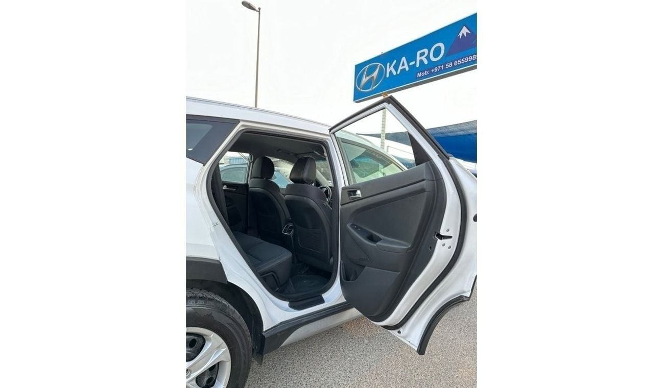 Hyundai Tucson 2.0L car in good condition 2019 Hyundai Tucson with an engine capacity of 2 liters 4wd blind spot se