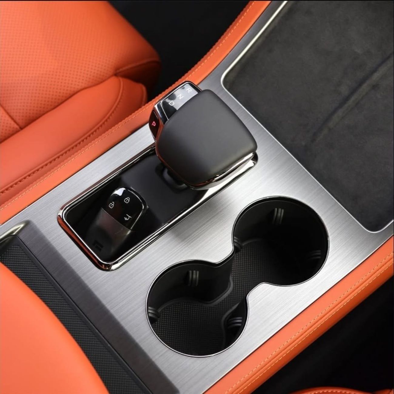 ROX 01 ROX01 2025 – Long Range, 6-Seater VIP Edition