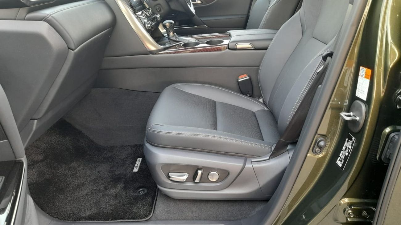 Lexus LX 500 Diesel Right-Hand drive sports luxury model top of the range with coolbox softdoor closing rear Ente