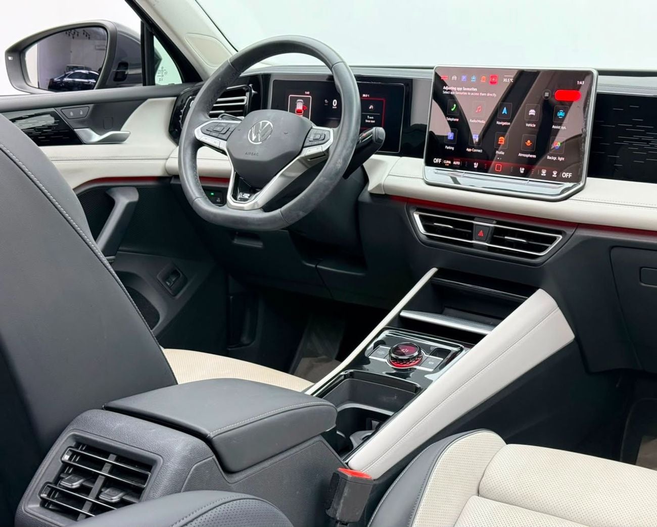 Volkswagen Tiguan Elegance Premium 2024 Volkswagen Tiguan Elegance Premium, 2027 VW Warranty + Service Pack, Low Km, Fully Loaded, GCC