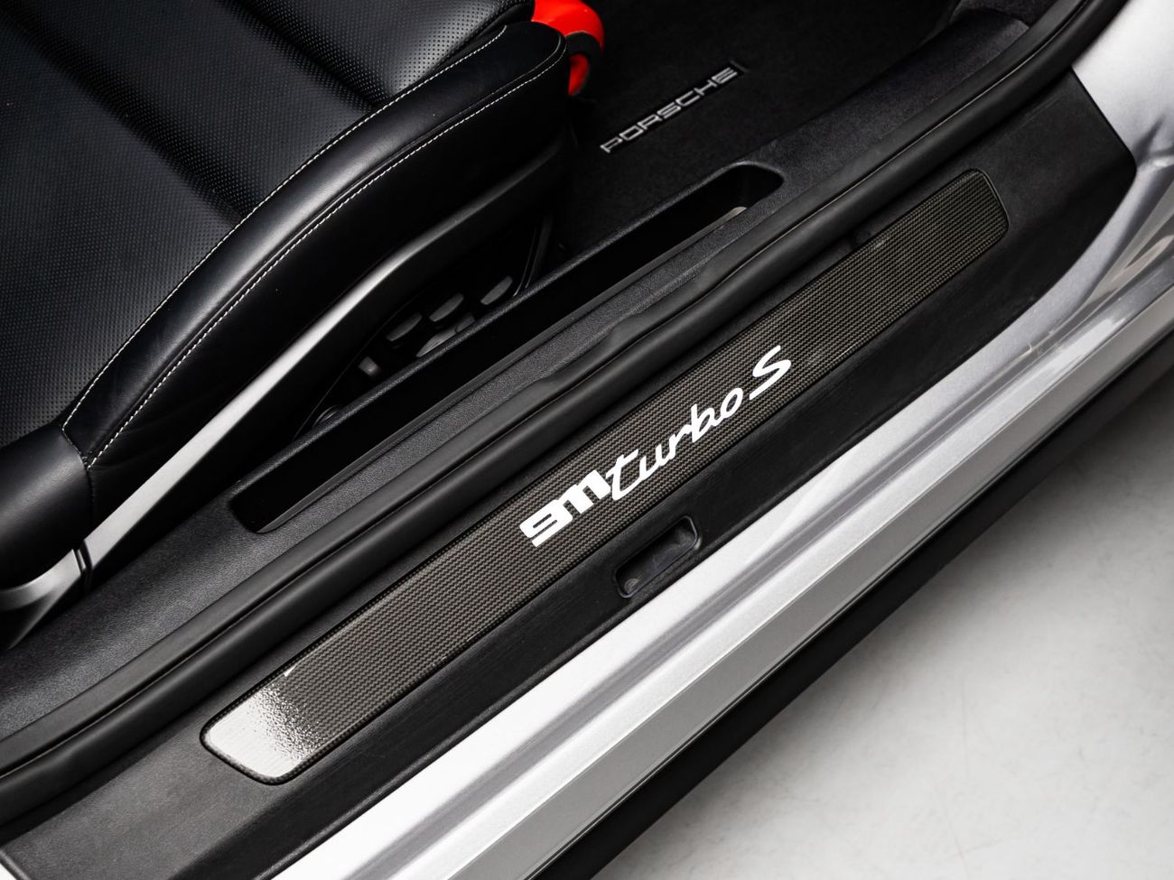 بورش 911 Turbo S 3.8L (640 HP) Coupe