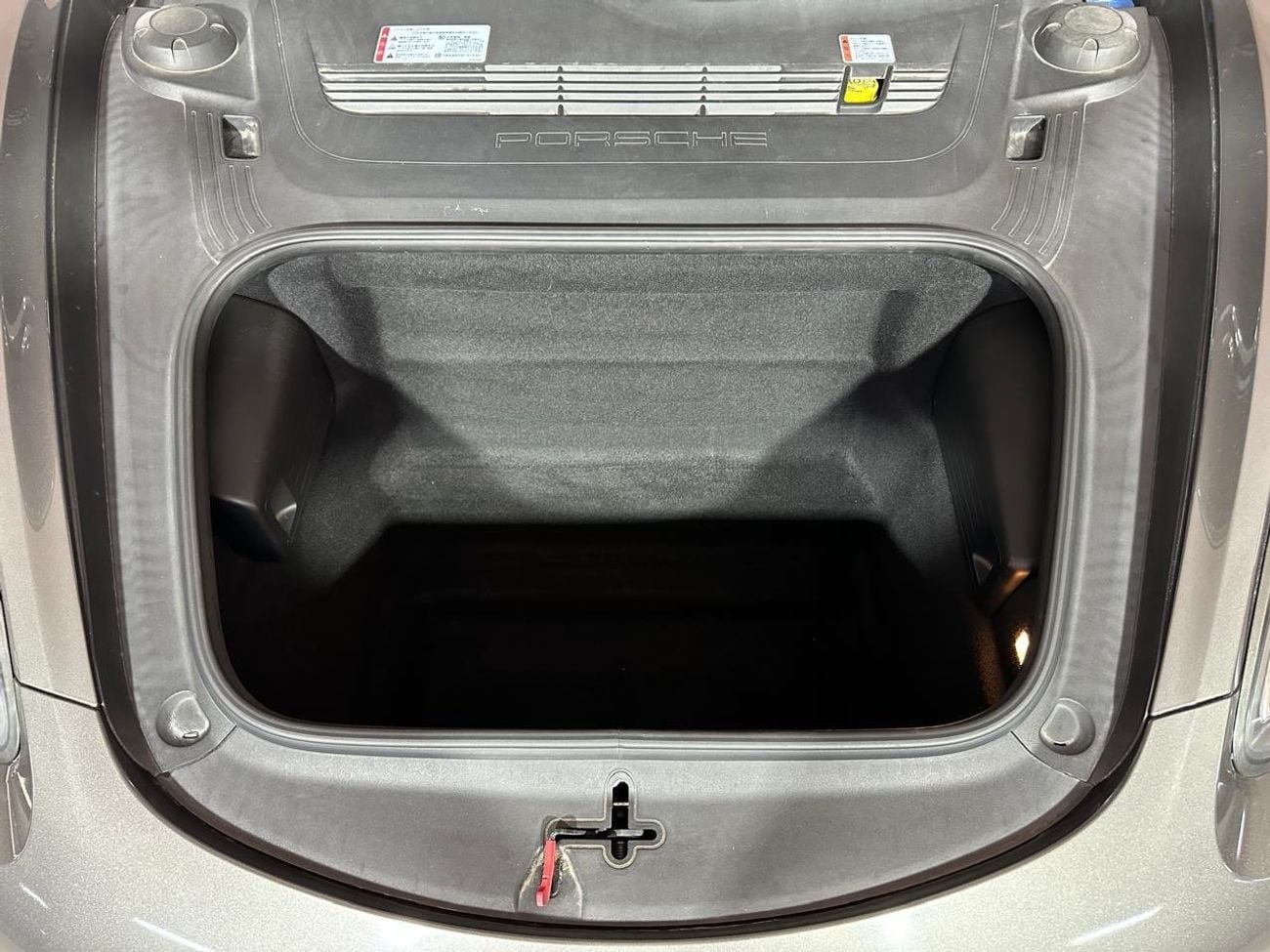 بورش كايمان PORSCHE CAYMAN S 2014 | MANUAL TRANSMISSION! | LOW MILEAGE | 19-INCH RIMS