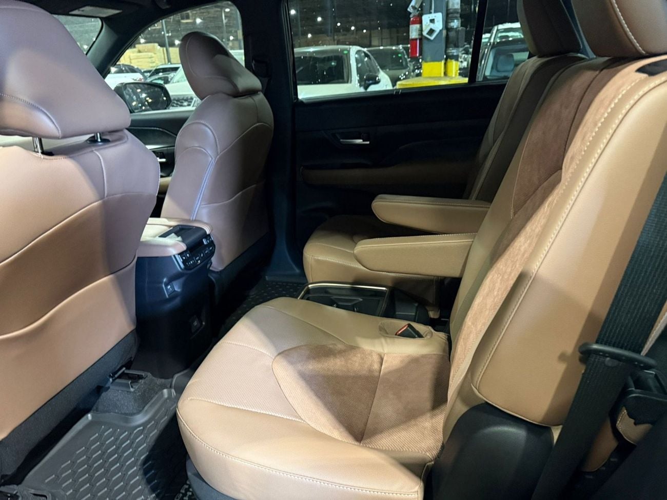 Toyota Grand Highlander PLATINUM MAXX HYBRID -2.4L
