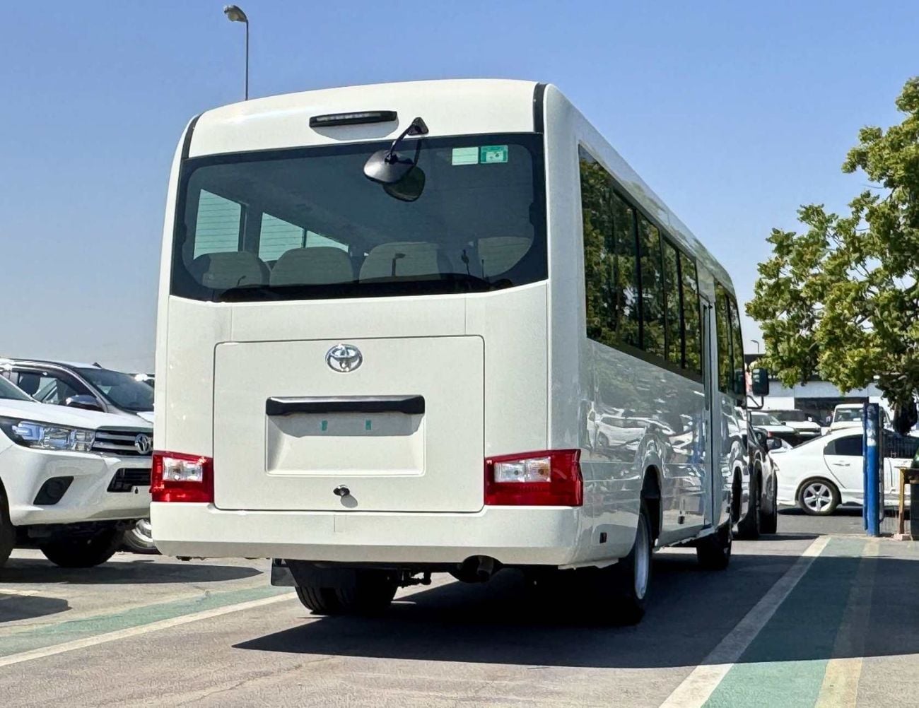 Toyota Coaster 4.2L V6 DIESEL 23 STR 4.2L V6 DIESEL | 23 STR M/T | AUTO FOLDING DOOR | REAR SEATS BELT (CODE # COD42A)