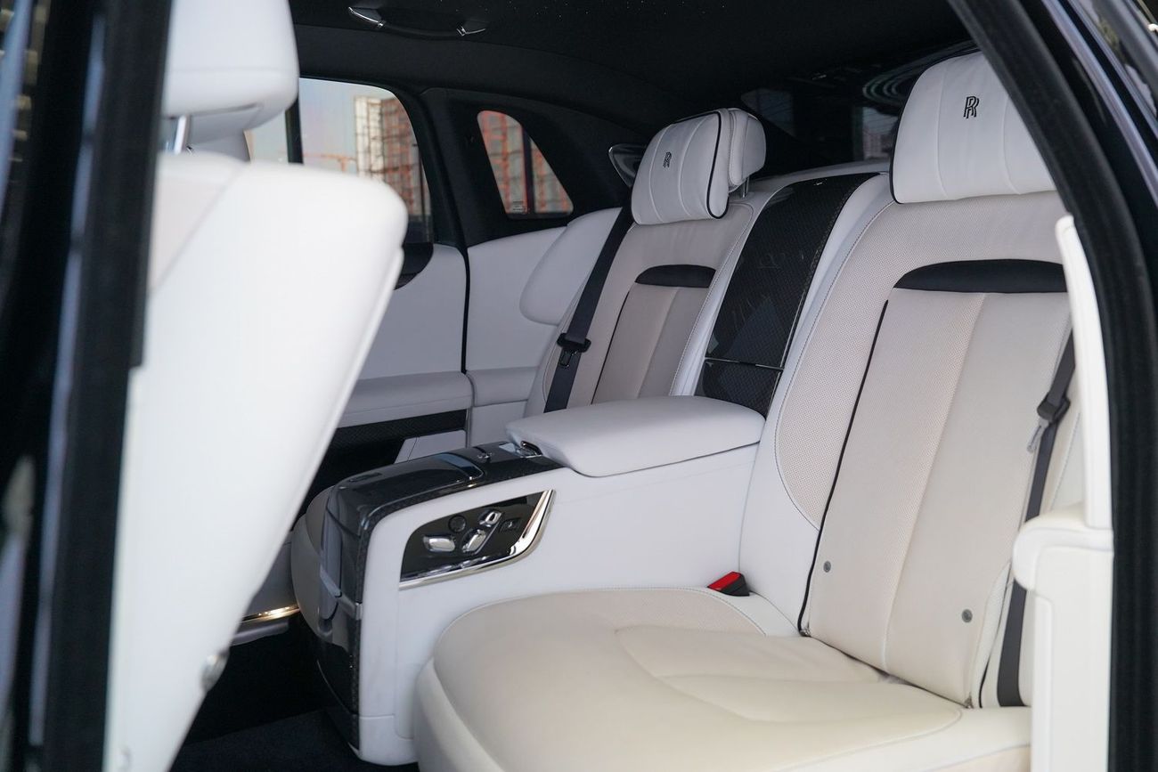 رولز رويس جوست Black Badge 6.6L