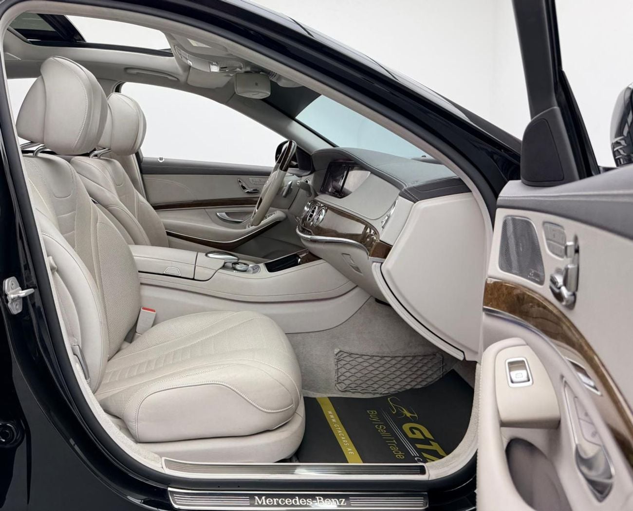 Mercedes Benz S550 STD 2015 Mercedes Benz S550, Full Service History, Fully Loaded, Excellent Condition, Japanese