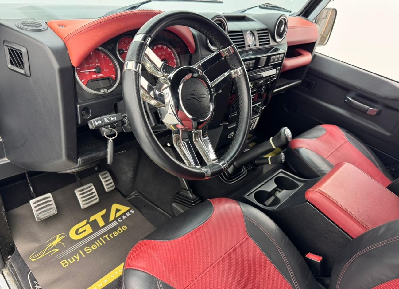 لاند روفر ديفندر 2016 Land Rover Defender 90, Full Land Rover Service History, Excellent Condition, Manual, GCC