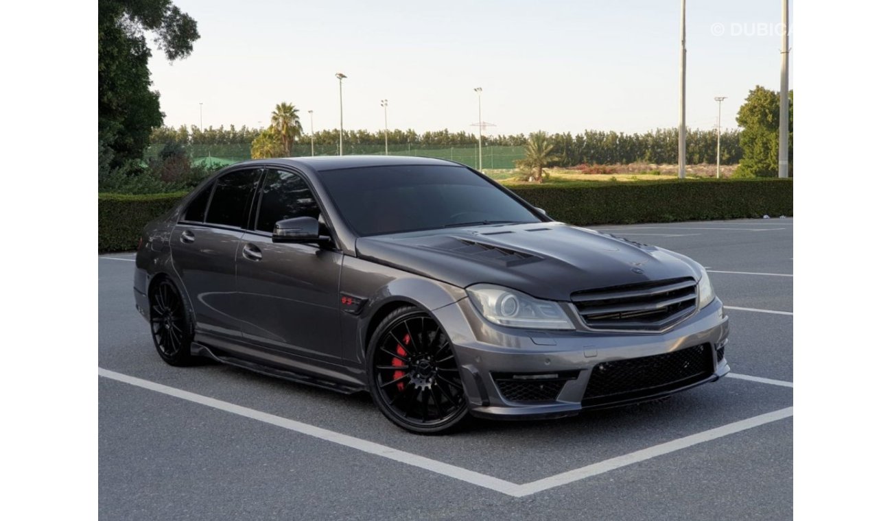 مرسيدس بنز C 63 AMG Mercedes C-63 AMG 2009 US perfect condition inside and outside