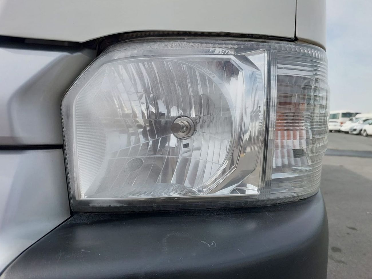 Toyota Hiace TOYOTA HIACE COMMUTER VAN RHD 2014 MODEL 2.7 L PETROL AUTOMATIC(PM47858)