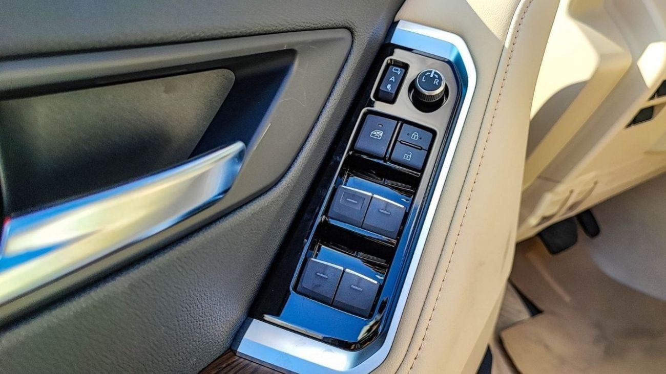 تويوتا لاند كروزر 300 VX 3.3L V6 TT DSL AT(EXPORT ONLY)