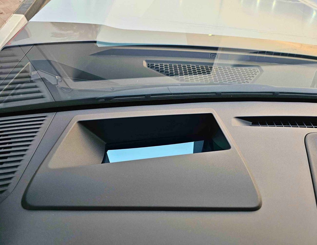 تويوتا برادو LUXURY, 2.8L V4 DIESEL, POWER SEAT WITH 360*CAM / HEADUP WITH SUNROOF (CODE # 68088)