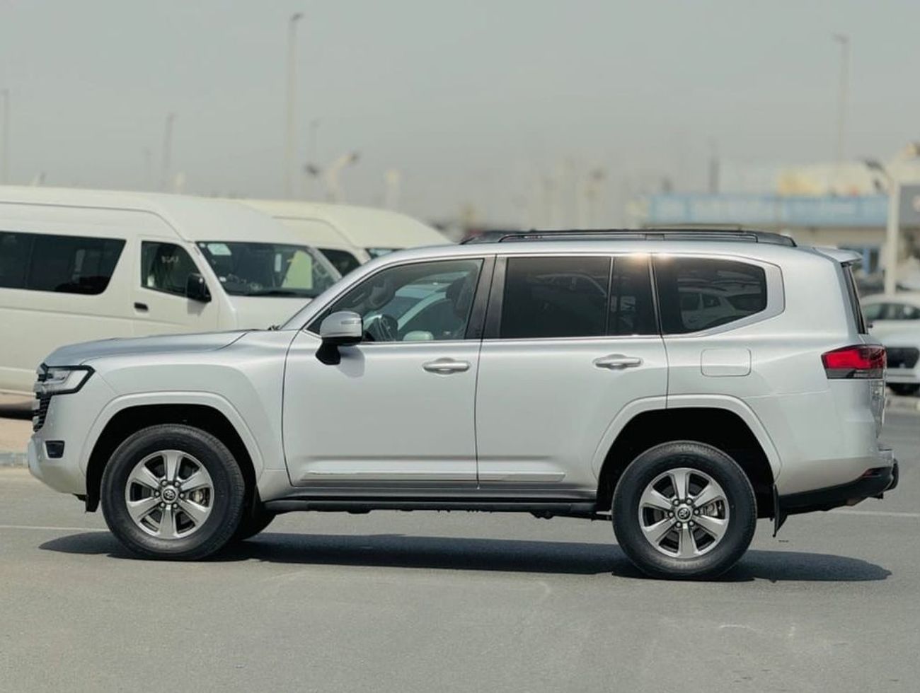 تويوتا لاند كروزر Vxr 3.3 diesel Right hand drive